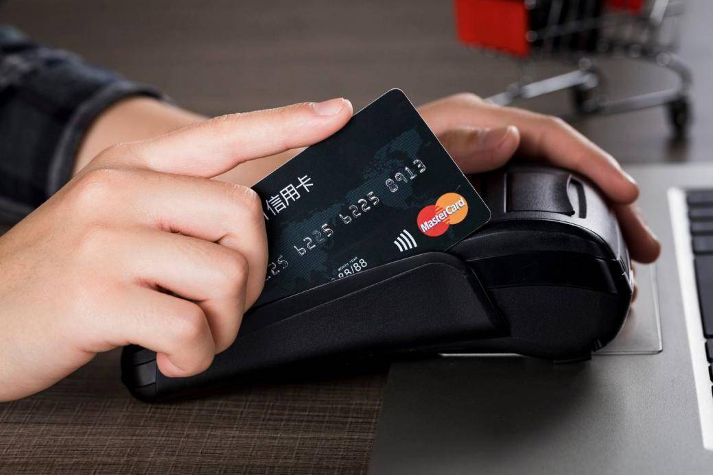 华为手机卡怎么锁
:信用卡逾期被锁了要怎么恢复，还款！