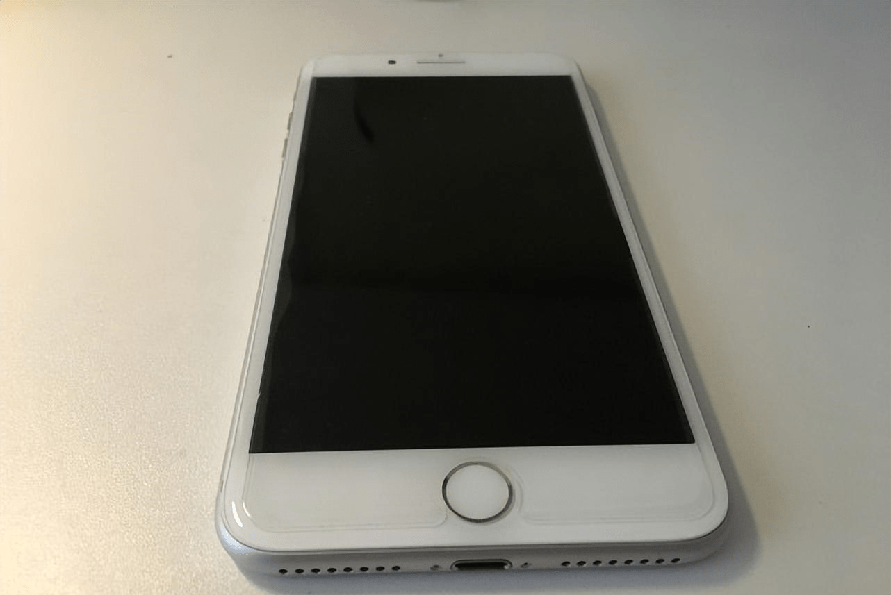 华为手机有没有home键
:朋友：iPhone8P用了5年，换过两块电池，昨天摔坏后做了个决定