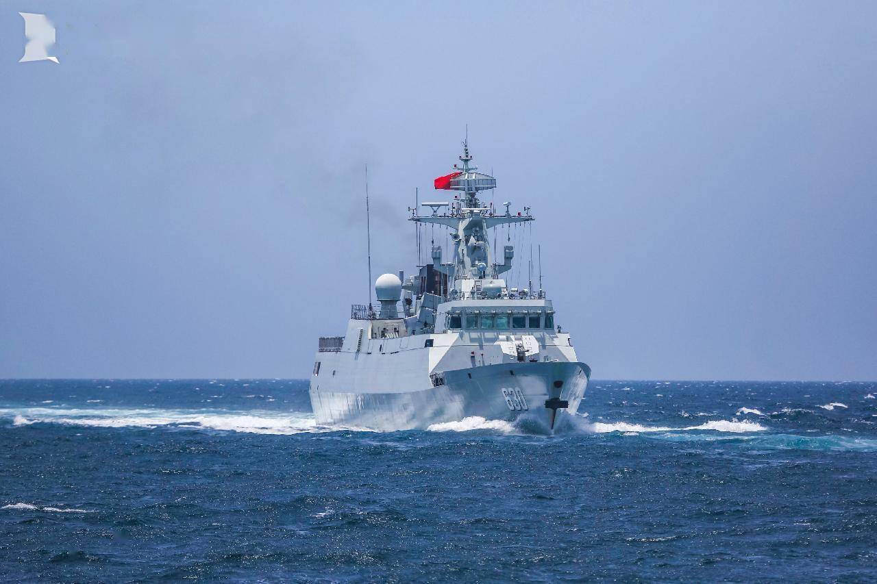 南海海域：受伤菲律宾渔民向中国海军竖起大拇指-第1张图片-太平洋在线下载