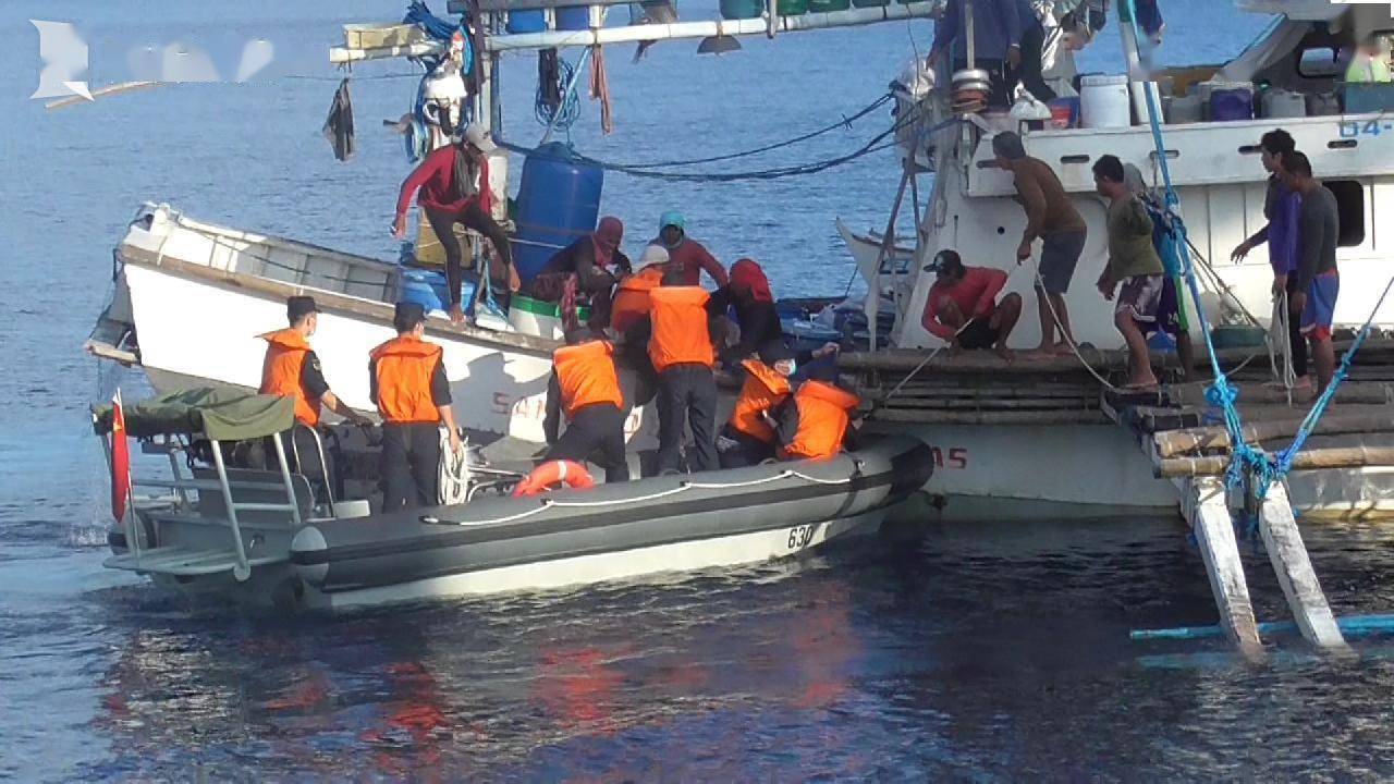 南海海域：受伤菲律宾渔民向中国海军竖起大拇指-第5张图片-太平洋在线下载