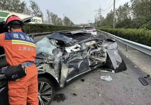 上海绕城高速3车相撞致2死2伤，拥堵一度超过8公里