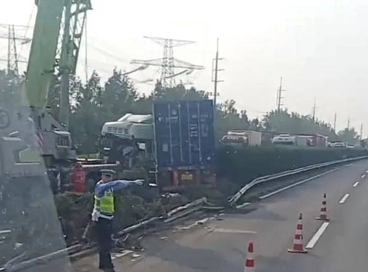 上海绕城高速3车相撞致2死2伤，拥堵一度超过8公里-第4张图片-太平洋在线下载